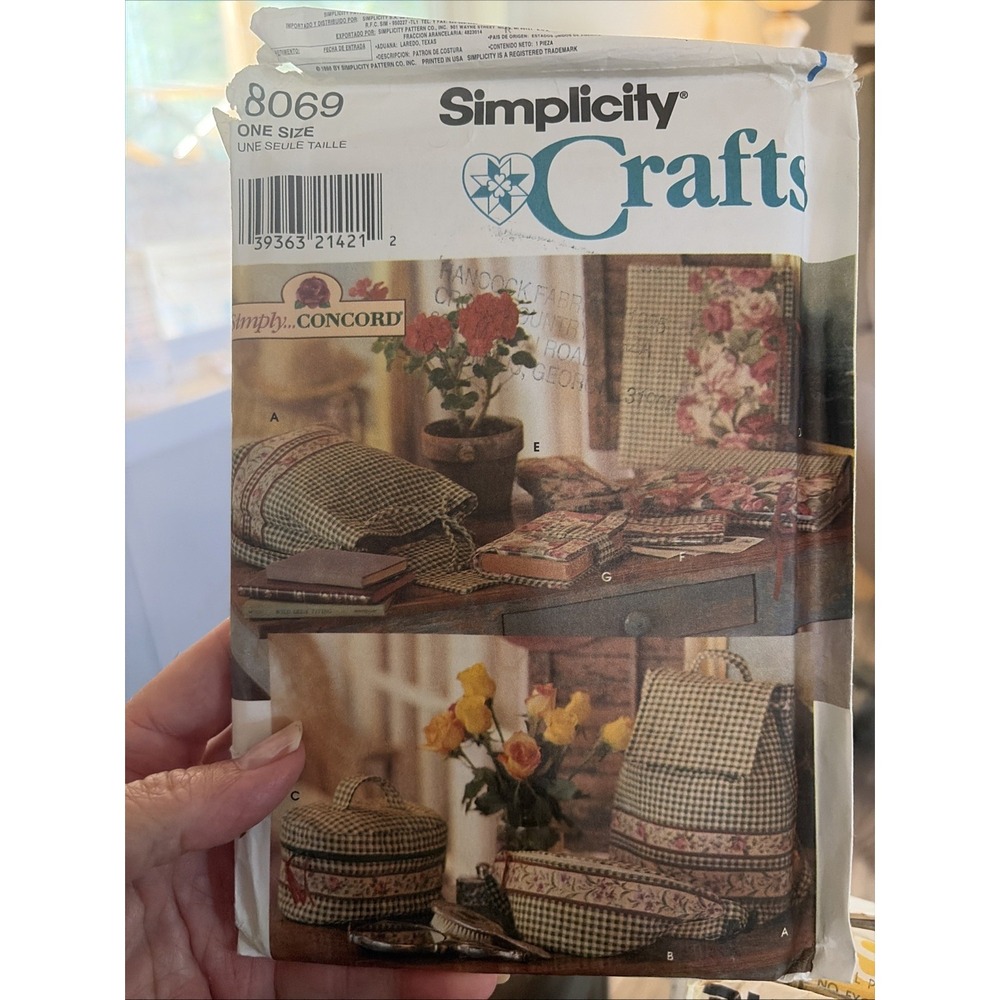 Simplicity 8069 Backpack Fanny Pack Cosmetic Case Sewing Pattern Uncut One Size